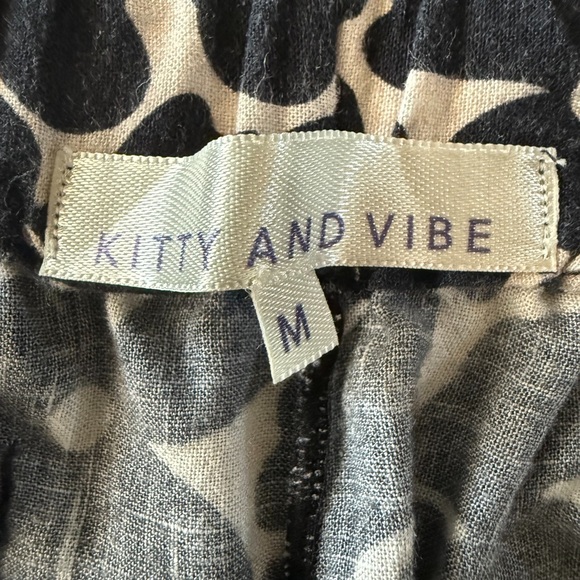 KITTY AND VIBE Floral Black and Cream Women's Linen Shorts - Picture 4 of 6